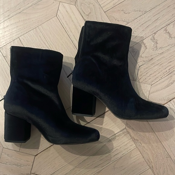 Free people velvet black boots. Like new! Worn maybe once. - Picture 1 of 3